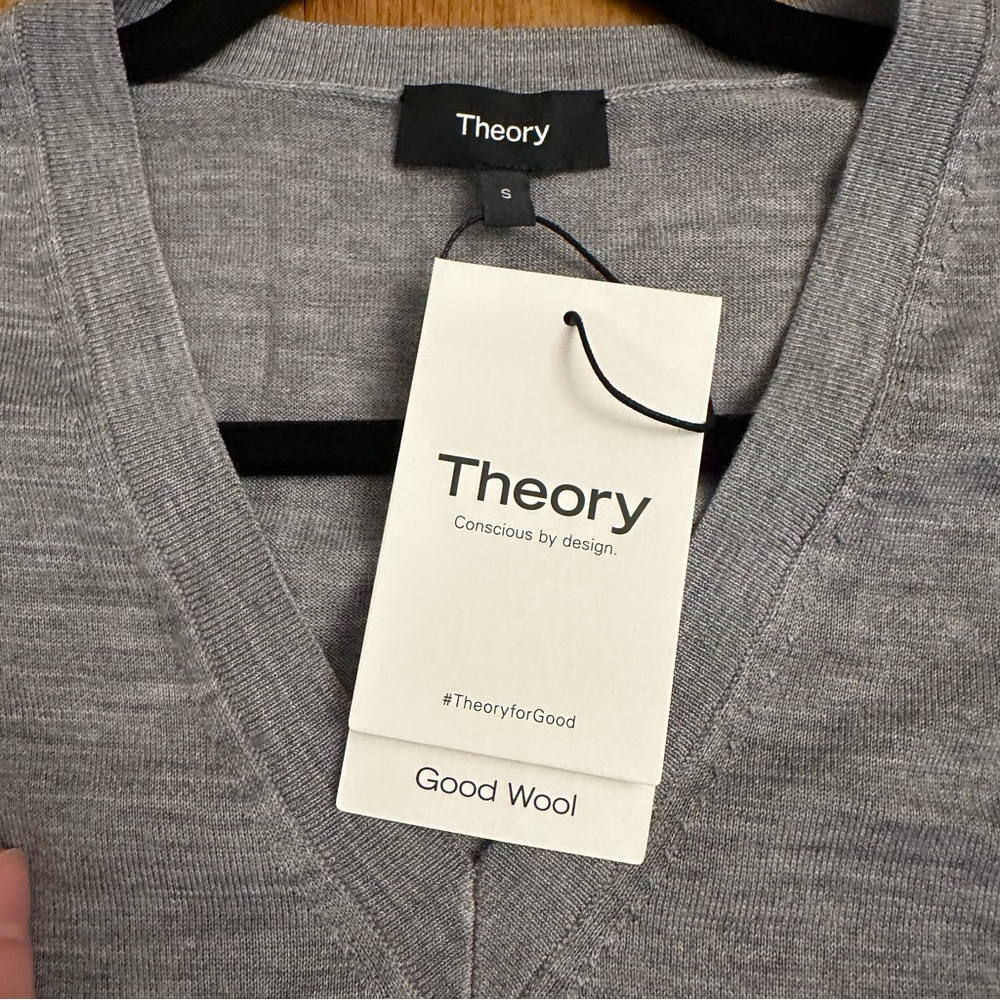 NWT Theory V-Neck Sweater in Merino Wool Small - Picture 4 of 5